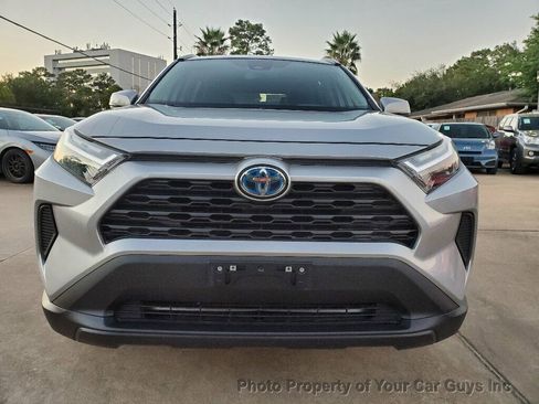 Used 2022 Toyota RAV4 XLE w/ Convenience Package image 5