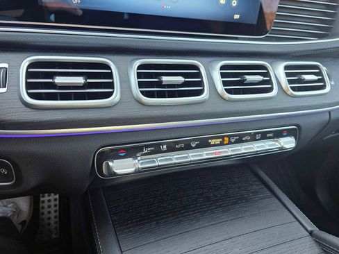 Certified 2025 Mercedes-Benz GLS 450 4MATIC image 32