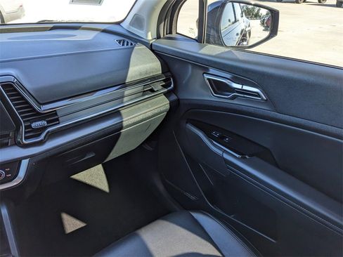 Certified 2025 Kia Sportage SX image 19