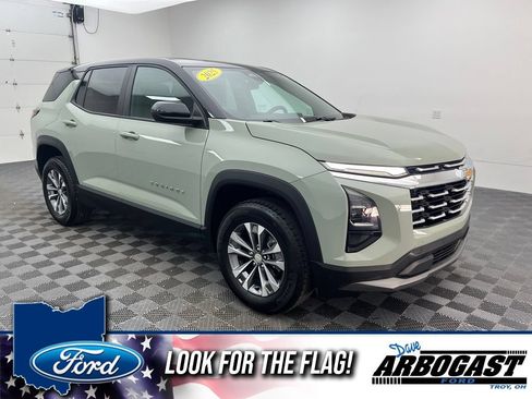 Used 2025 Chevrolet Equinox LT AWD/4WD image 1