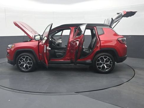 Used 2025 Jeep Compass Limited AWD/4WD image 38