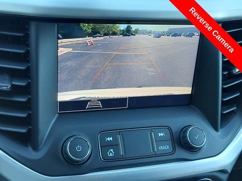 Used 2023 GMC Acadia SLE FWD image 11