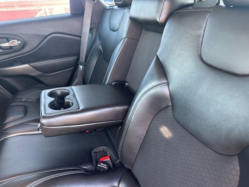 Used 2020 Jeep Cherokee Latitude Plus image 16