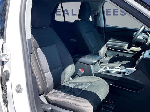 Used 2022 Ford Explorer XLT w/ Class IV Trailer Tow Package AWD/4WD image 30