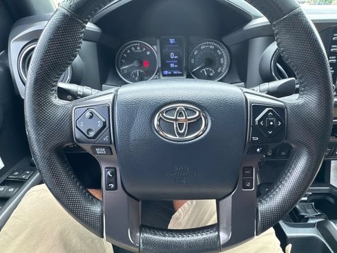 Used 2020 Toyota Tacoma TRD Off-Road w/ Technology Package AWD/4WD image 32