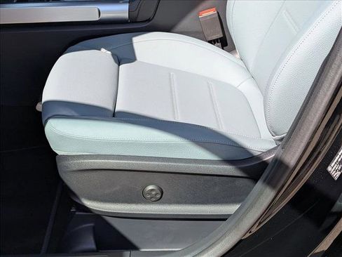 New 2026 Mercedes-Benz GLB 250 image 4