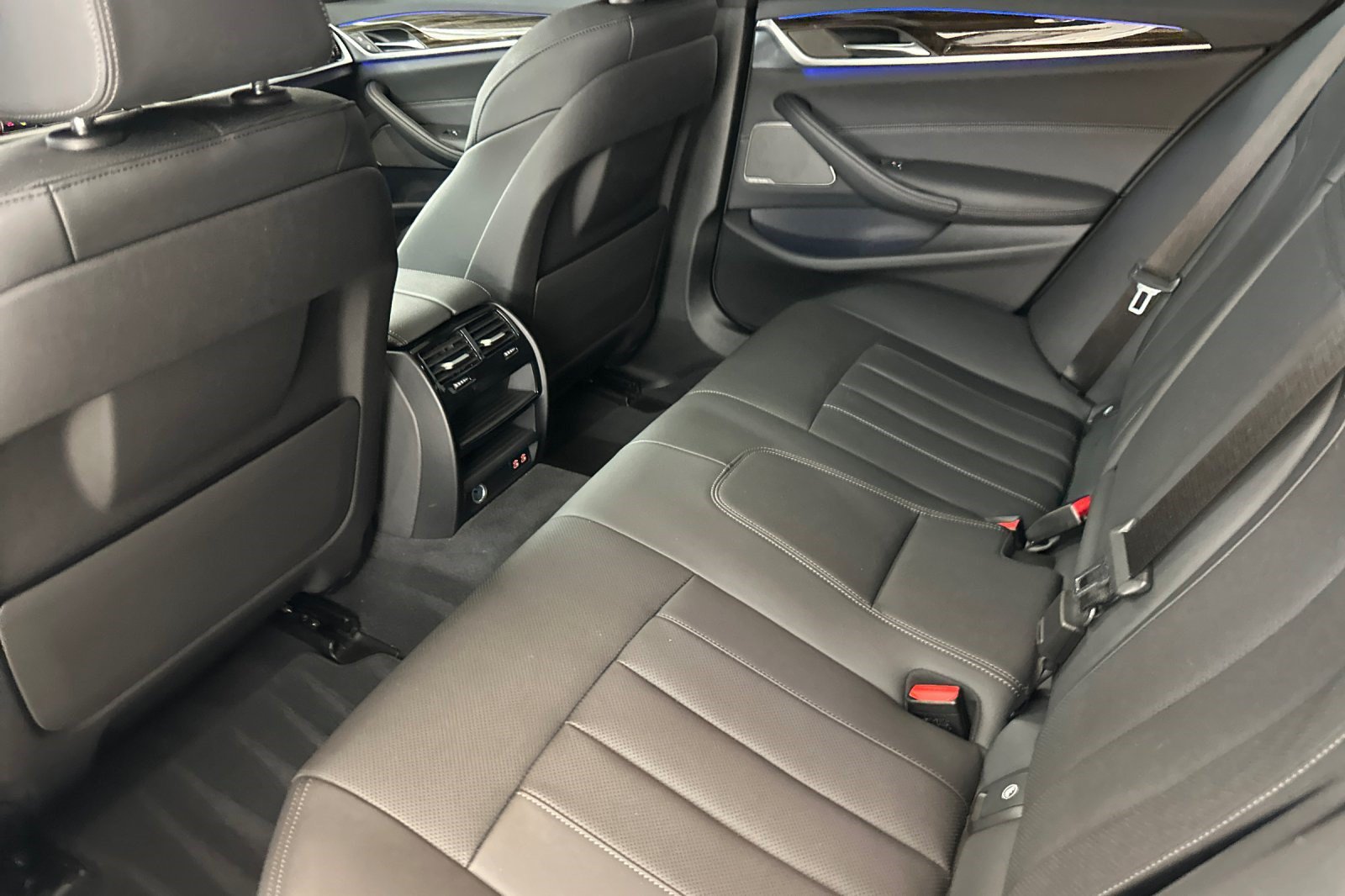Certified 2023 BMW 540i w/ M Sport Package RWD image 27