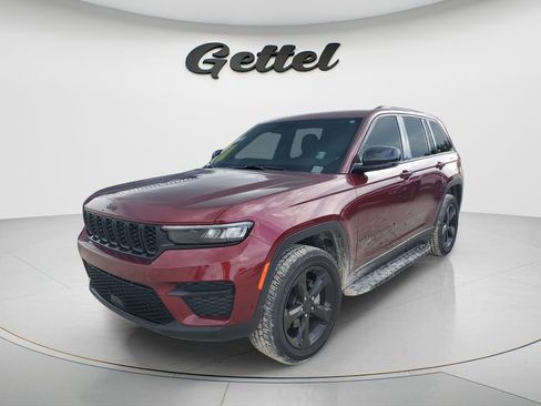 Used 2025 Jeep Grand Cherokee Altitude RWD image 1