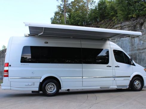 Used 2013 Mercedes-Benz Sprinter 3500 image 10