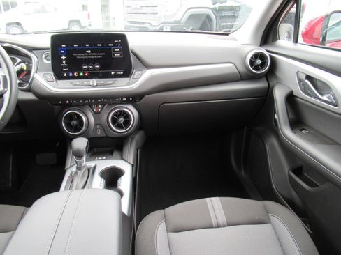 Certified 2024 Chevrolet Blazer LT w/ Convenience Package FWD image 14