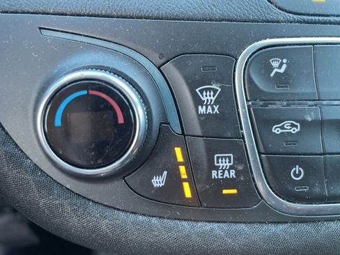 Used 2020 Chevrolet Malibu LT image 12