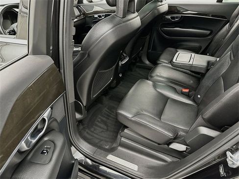 Used 2018 Volvo XC90 T6 Momentum w/ Convenience Package image 23