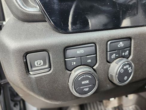 Used 2025 Chevrolet Silverado 1500 LT image 9