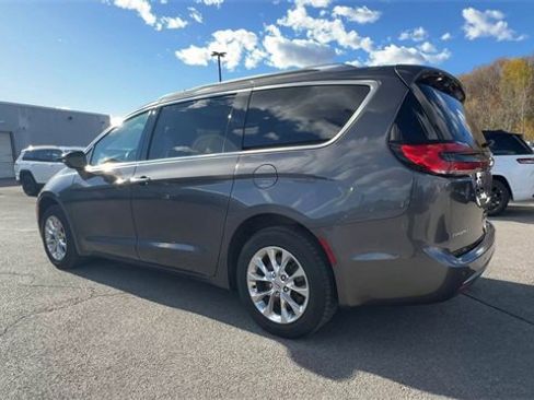 Used 2021 Chrysler Pacifica Touring-L w/ Uconnect Theater Family Group image 6