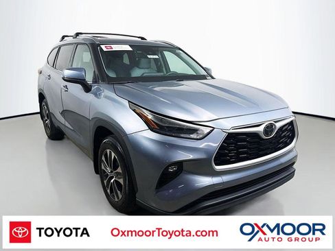 Certified 2021 Toyota Highlander XLE AWD/4WD image 1