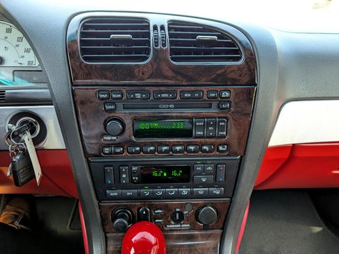 Used 2002 Ford Thunderbird image 27