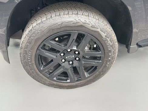 Used 2025 Chevrolet Colorado Z71 w/ Technology Package AWD/4WD image 31
