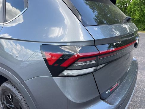 New 2026 Volkswagen Taos SE FWD image 12