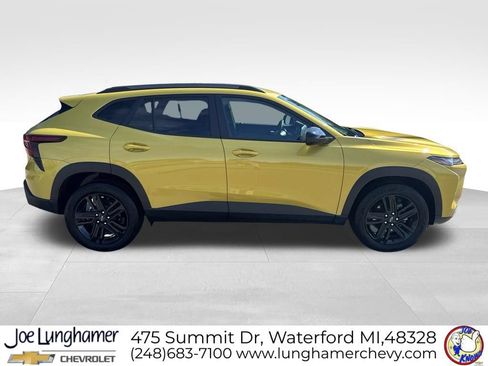 Used 2024 Chevrolet Trax ACTIV w/ Sunroof Package FWD image 2