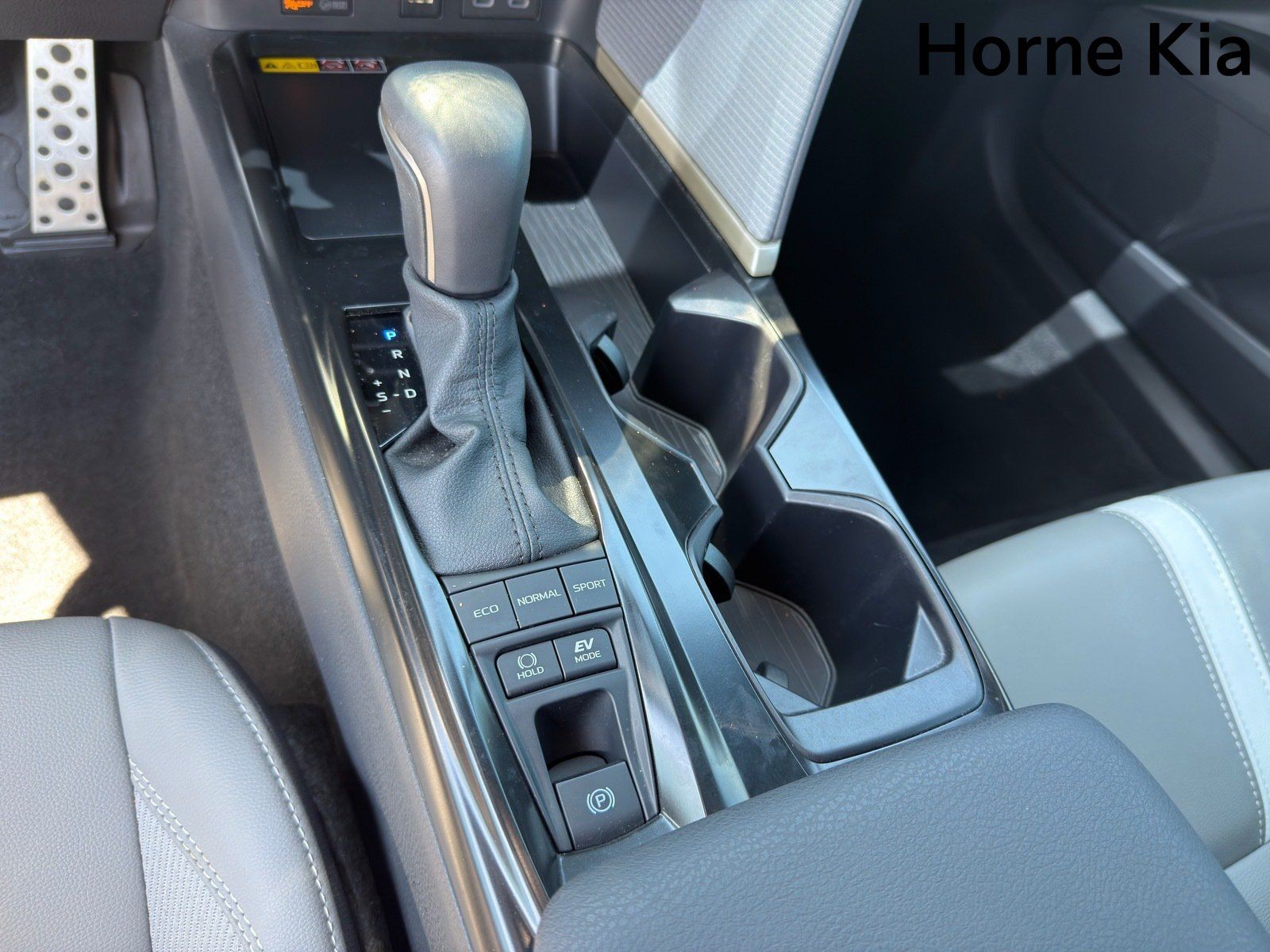 Used 2025 Toyota Camry SE w/ Convenience Package FWD image 21