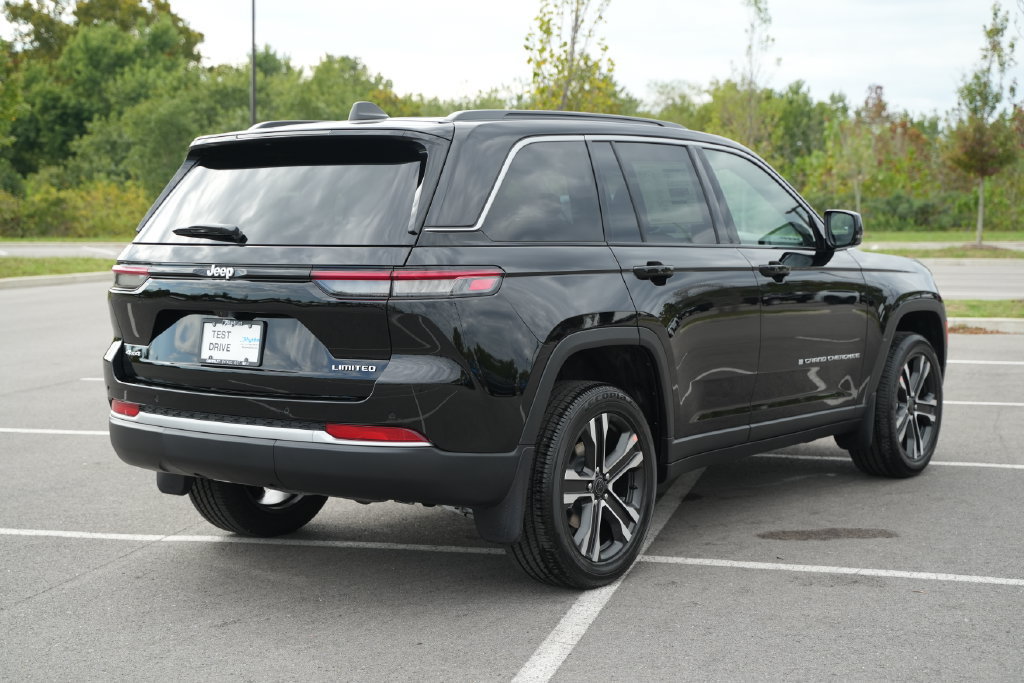 New 2027 Jeep Grand Cherokee Limited w/ MOPAR Finishing Package AWD/4WD image 7