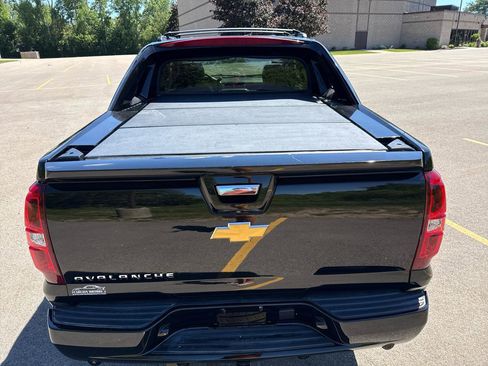 Used 2013 Chevrolet Avalanche LTZ AWD/4WD image 7