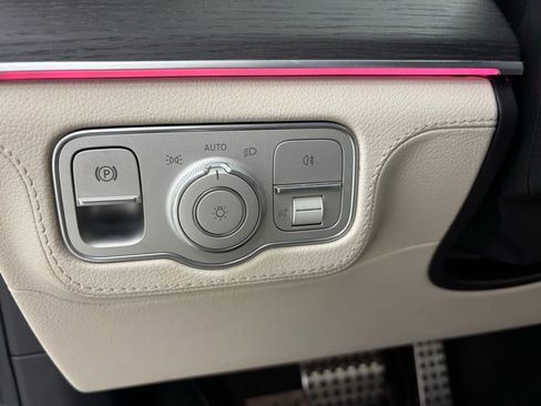 Used 2025 Mercedes-Benz GLS 580 4MATIC image 39