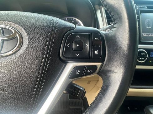 Used 2017 Toyota Highlander XLE FWD image 17