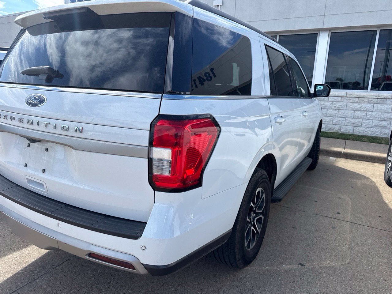 Used 2024 Ford Expedition XLT RWD image 4