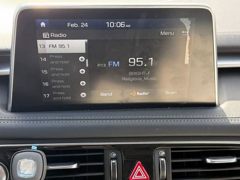 Used 2019 Genesis G70 2.0T Advanced image 23