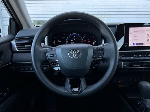Used 2025 Toyota Camry LE image 31