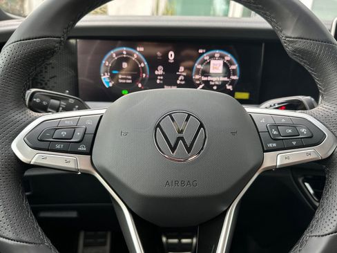 New 2026 Volkswagen Tiguan SE R-Line FWD image 21