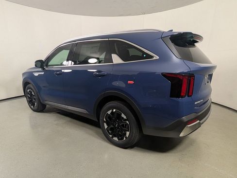 New 2026 Kia Sorento S w/ S Panoramic Sunroof Package image 5