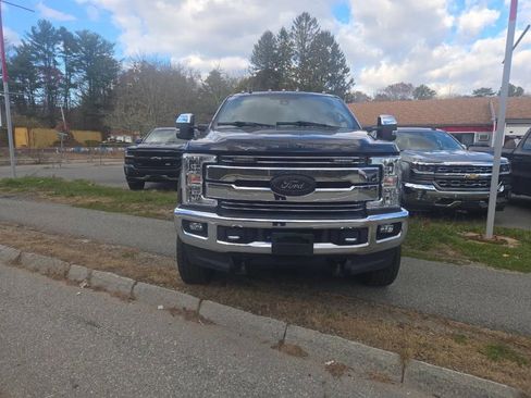 Used 2019 Ford F250 Lariat w/ Lariat Ultimate Package image 3