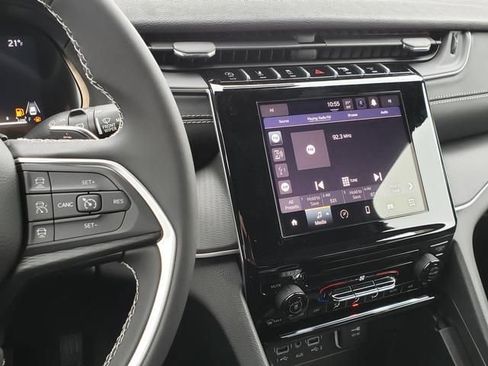 New 2025 Jeep Grand Cherokee L Laredo image 11