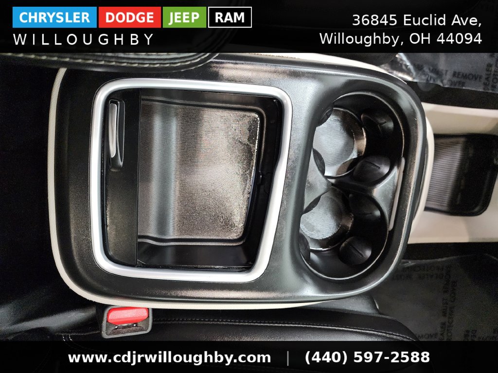 Used 2024 Chrysler Pacifica Touring-L FWD image 24