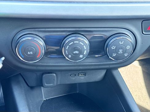 Used 2025 Chevrolet Trax LS image 15