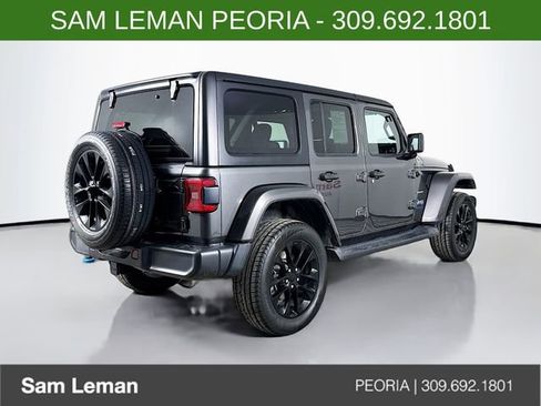 Used 2022 Jeep Wrangler Unlimited Sahara w/ Cold Weather Group image 7