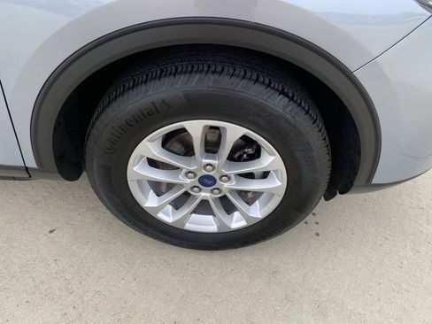 Used 2022 Ford Escape SE w/ Cold Weather Package image 8