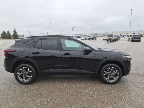 Used 2025 Chevrolet Trax LT w/ Driver Confidence Package image 4