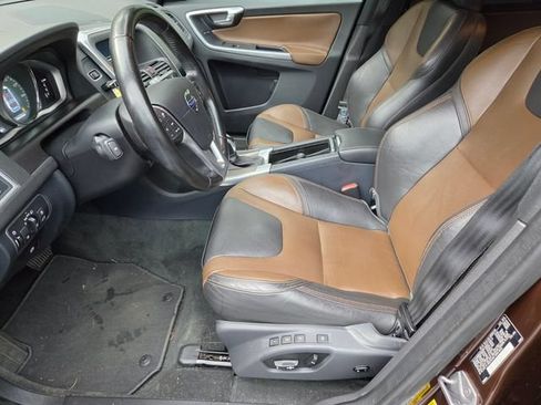 Used 2016 Volvo XC60 T5 Platinum w/ Climate Package FWD image 10
