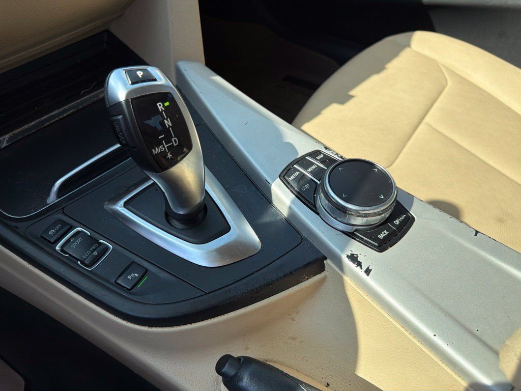 Used 2017 BMW 320i xDrive Sedan AWD/4WD image 18