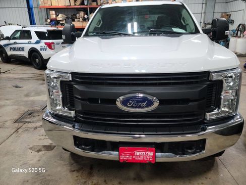 Used 2019 Ford F250 XL w/ Power Equipment Group image 3
