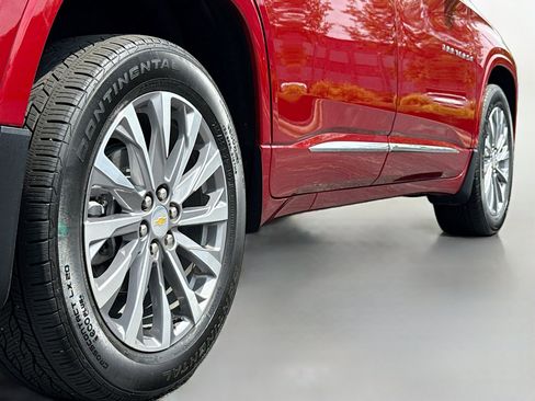 Used 2023 Chevrolet Traverse Premier AWD/4WD image 17