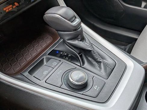 Used 2020 Toyota RAV4 Limited image 12