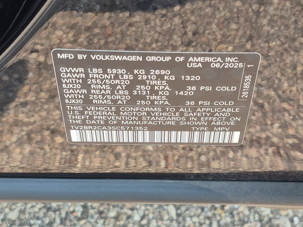 Used 2025 Volkswagen Atlas SEL AWD/4WD image 35