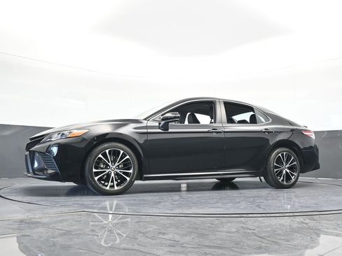 Used 2020 Toyota Camry SE image 50