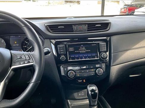 Certified 2019 Nissan Rogue SV image 7
