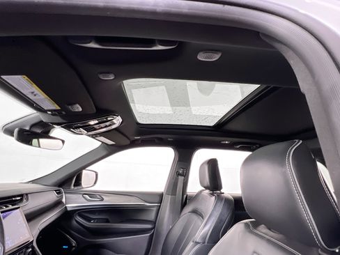 Used 2022 Jeep Grand Cherokee Overland image 20