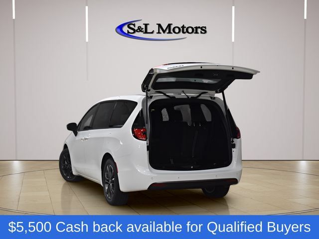 New 2026 Chrysler Pacifica Select FWD image 8